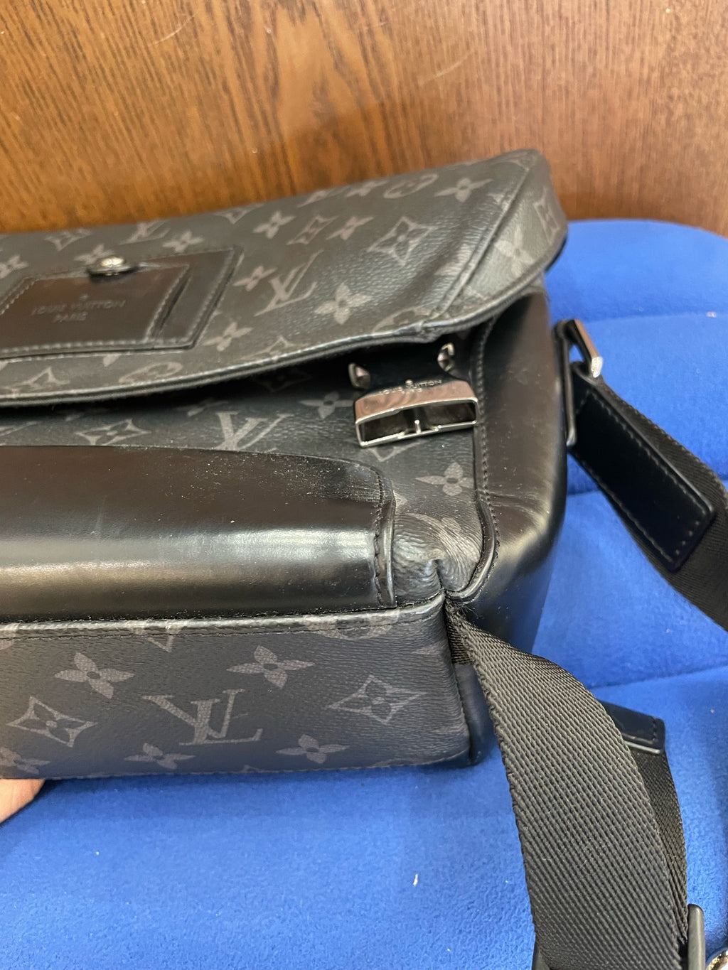 Louis Vuitton Messenger Bag