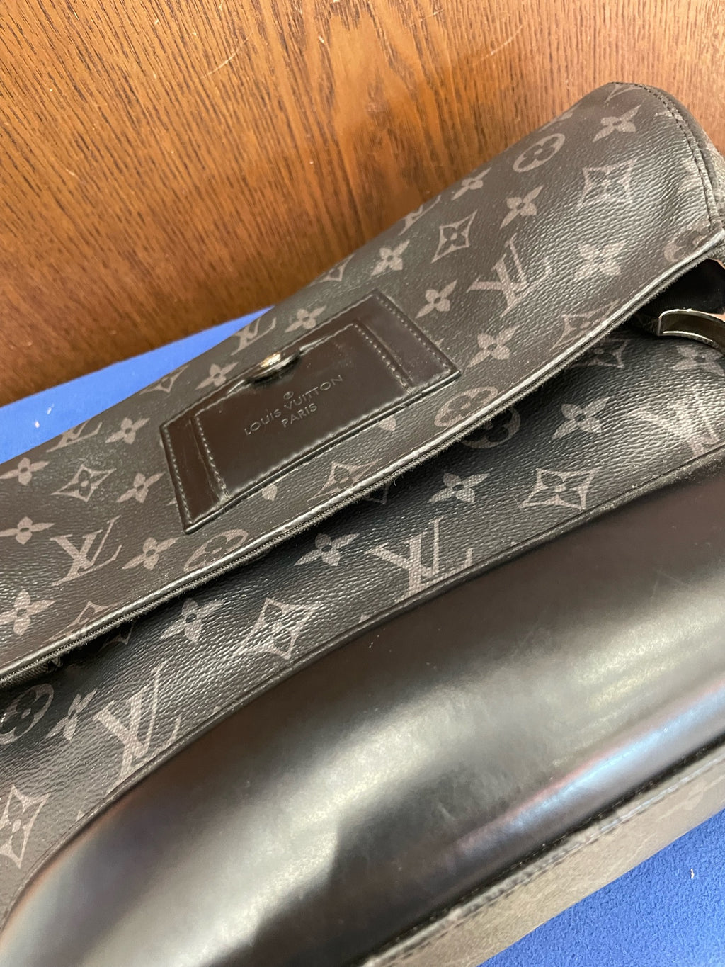 Louis Vuitton Messenger Bag