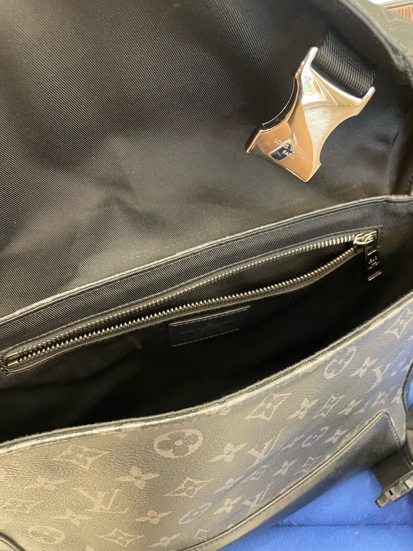 Louis Vuitton Messenger Bag