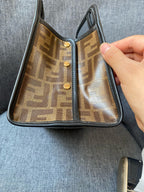 Fendi Leather 26 x 18,5 x 12 7AR717A5K4F14TU