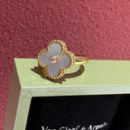 Van Cleef & Arpels Vintage Alhambra ring Ring VCARA41100