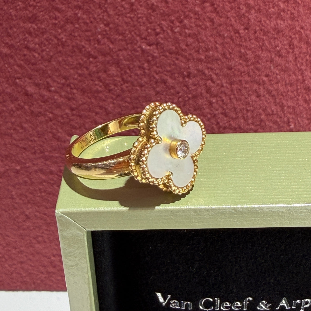 Van Cleef & Arpels Vintage Alhambra ring Ring VCARA41100