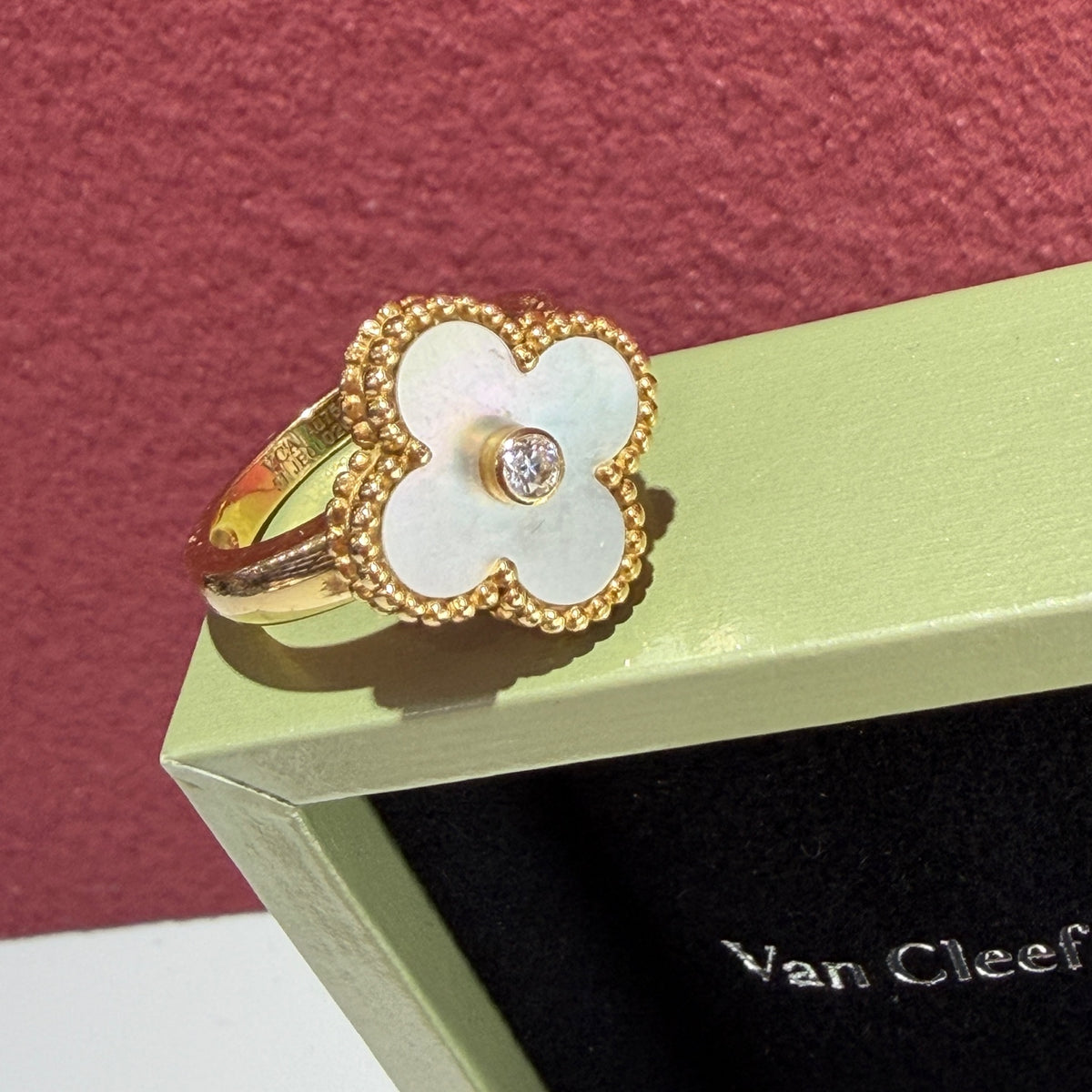 Van Cleef & Arpels Vintage Alhambra ring Ring VCARA41100