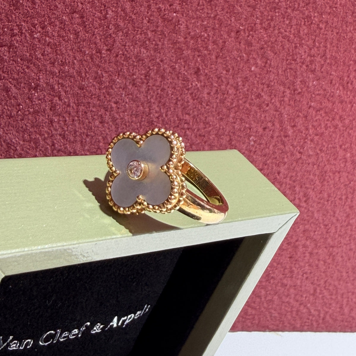Van Cleef & Arpels Vintage Alhambra ring Ring VCARA41100