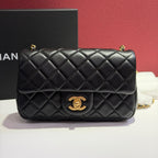Chanel Classic quilted chain bag with a diamond-patterned stitch. Black 20×7×12