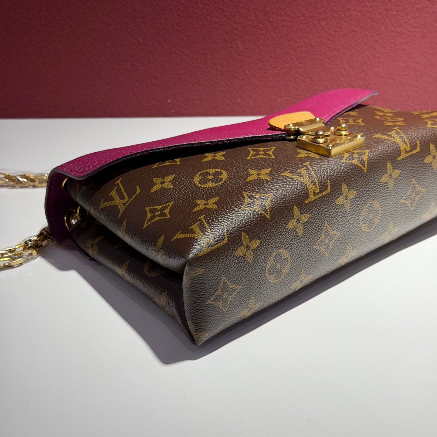 Louis Vuitton Leather Red Messenger Bag Length 27 cm x Width 4 cm x Height 17 cm M41635