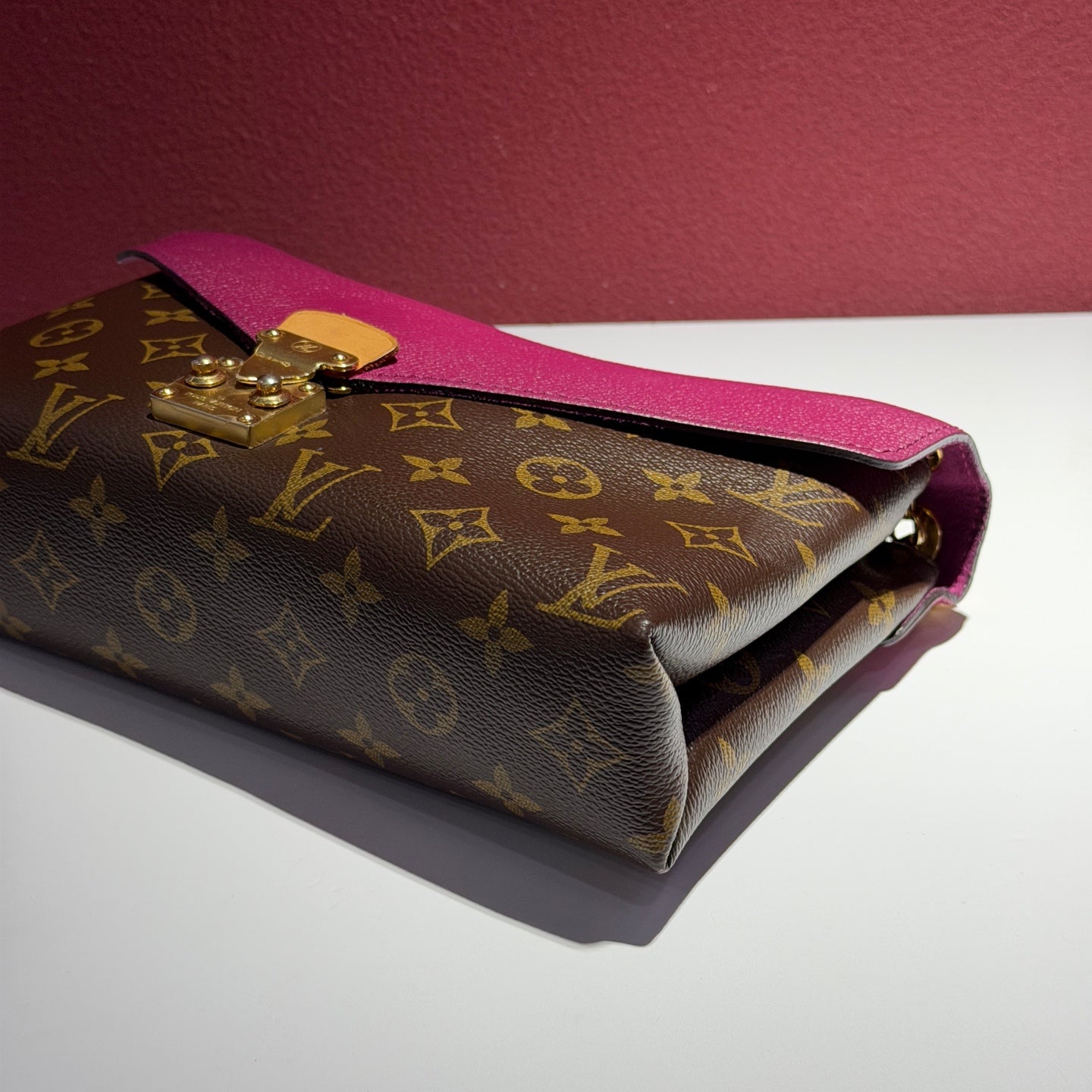 Louis Vuitton Leather Red Messenger Bag Length 27 cm x Width 4 cm x Height 17 cm M41635