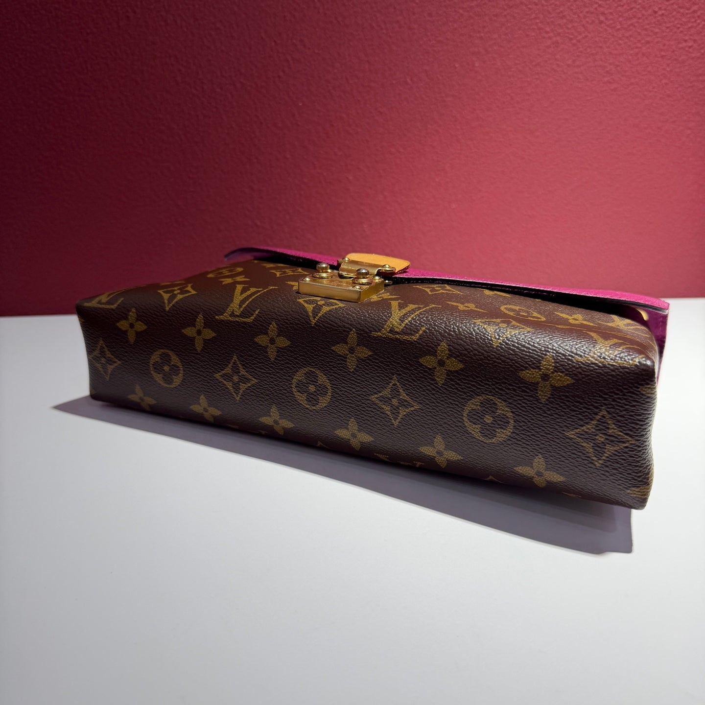 Louis Vuitton Leather Red Messenger Bag Length 27 cm x Width 4 cm x Height 17 cm M41635