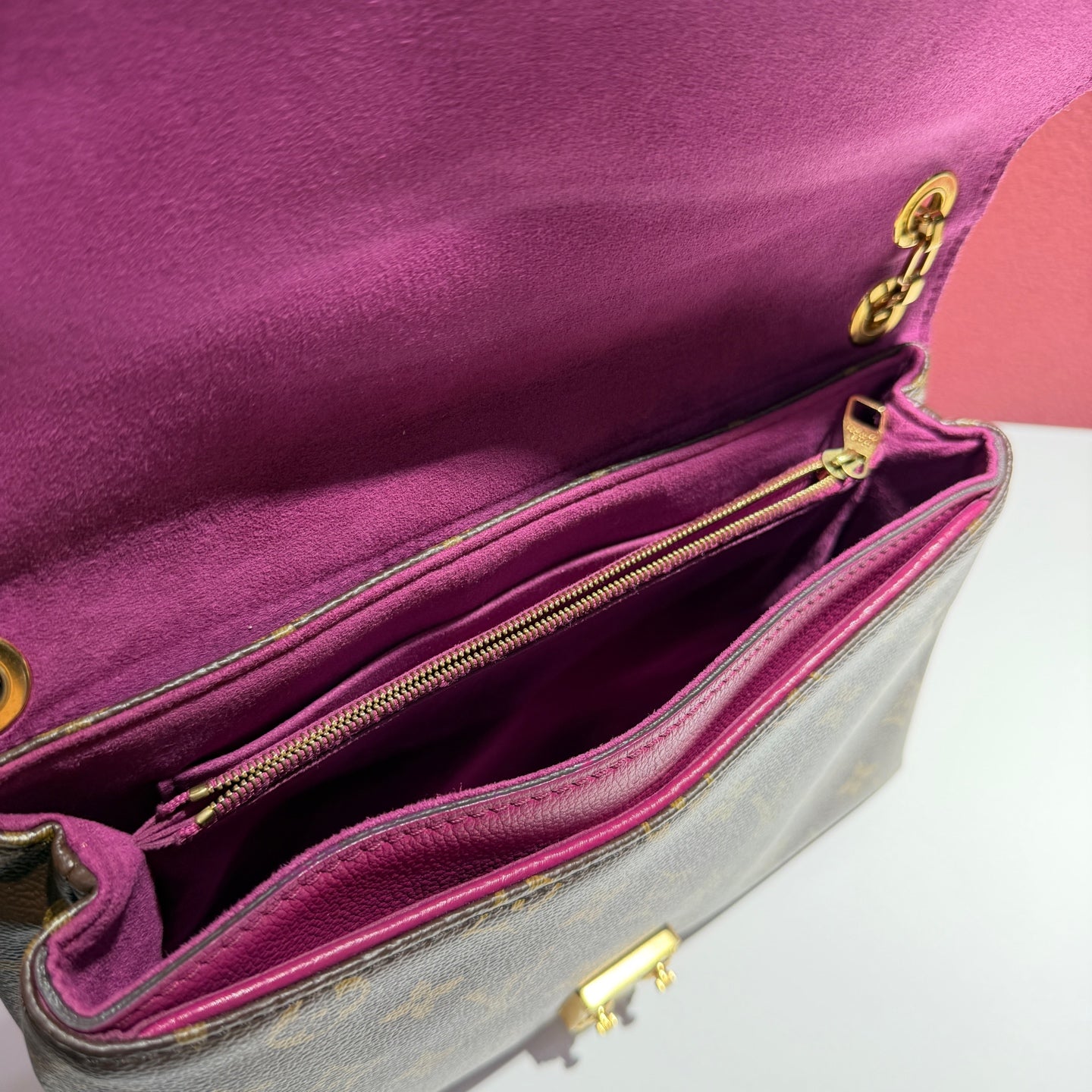 Louis Vuitton Leather Red Messenger Bag Length 27 cm x Width 4 cm x Height 17 cm M41635