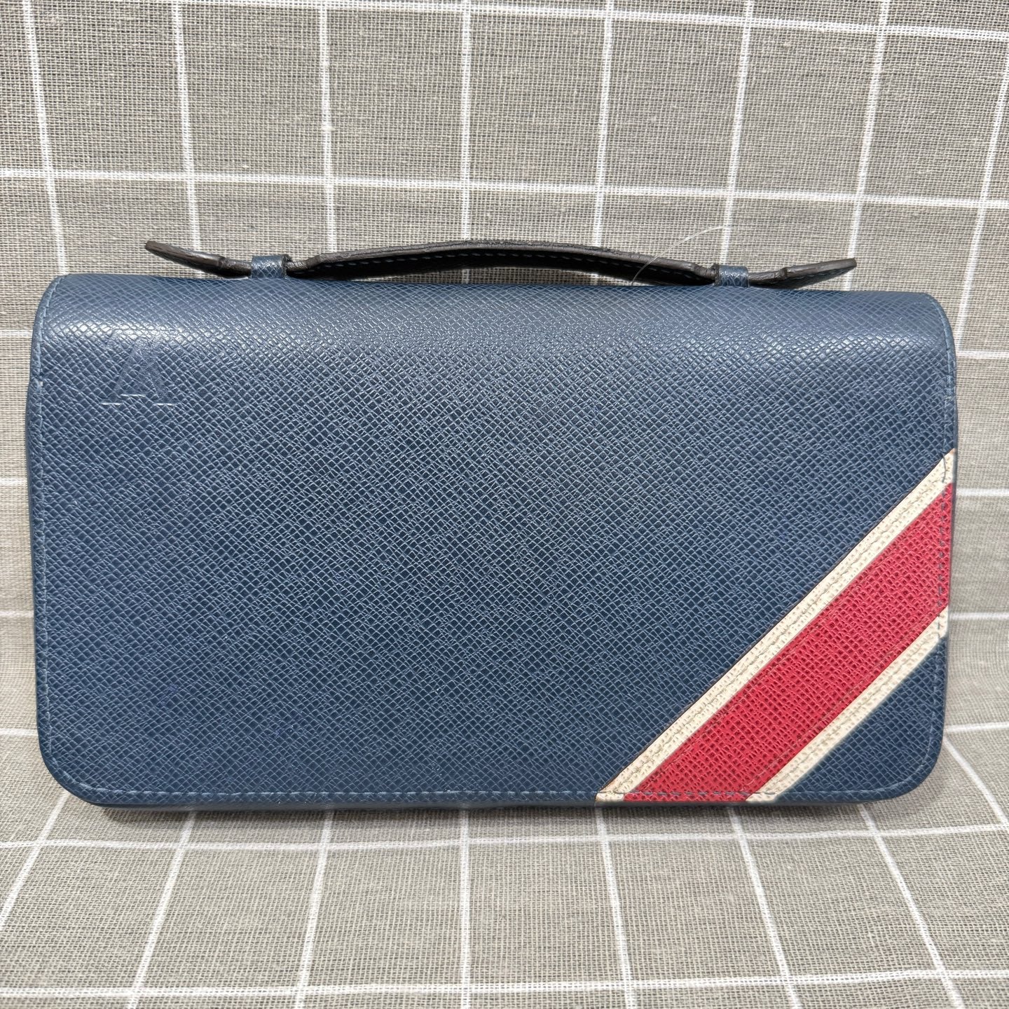 Louis Vuitton M64019