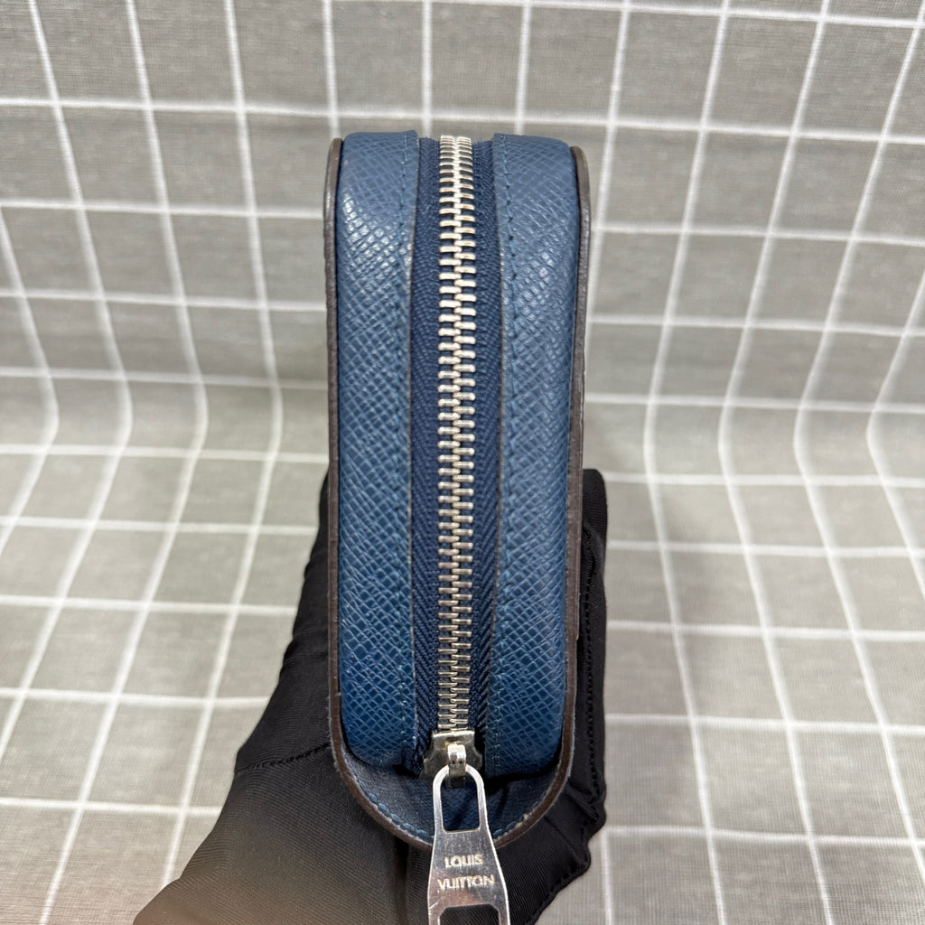 Louis Vuitton M64019