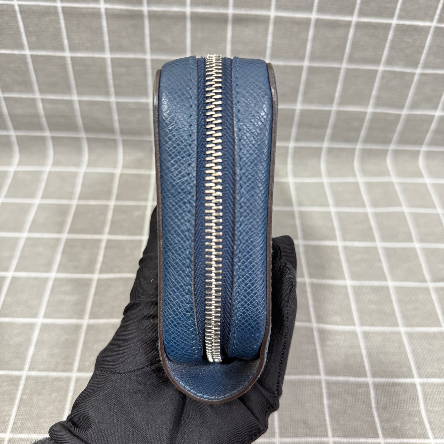 Louis Vuitton M64019