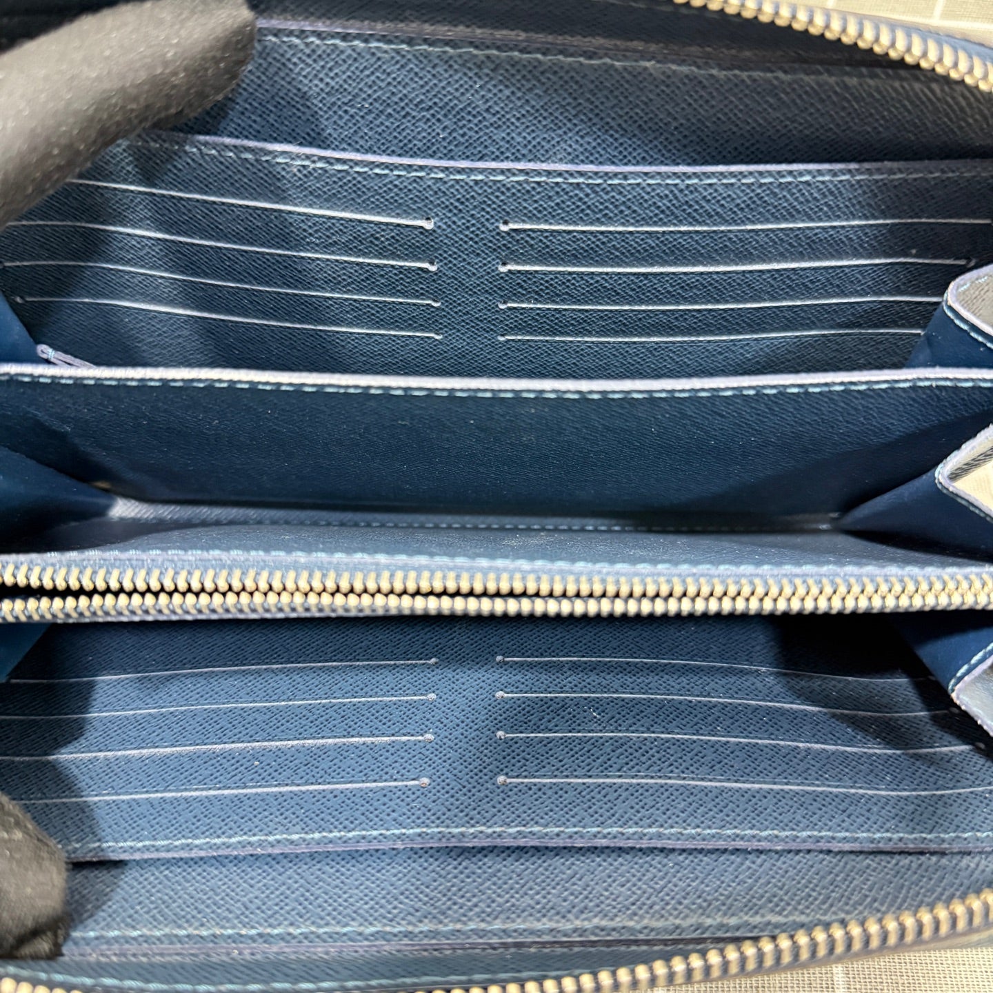 Louis Vuitton M64019