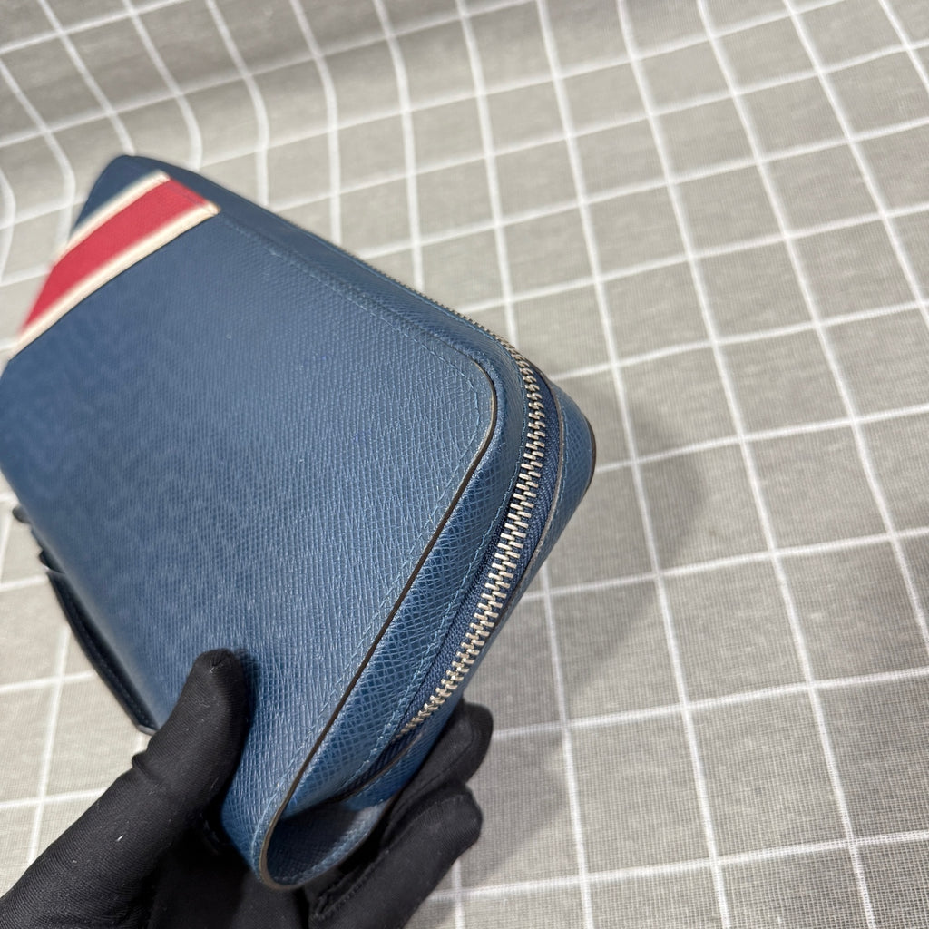 Louis Vuitton M64019