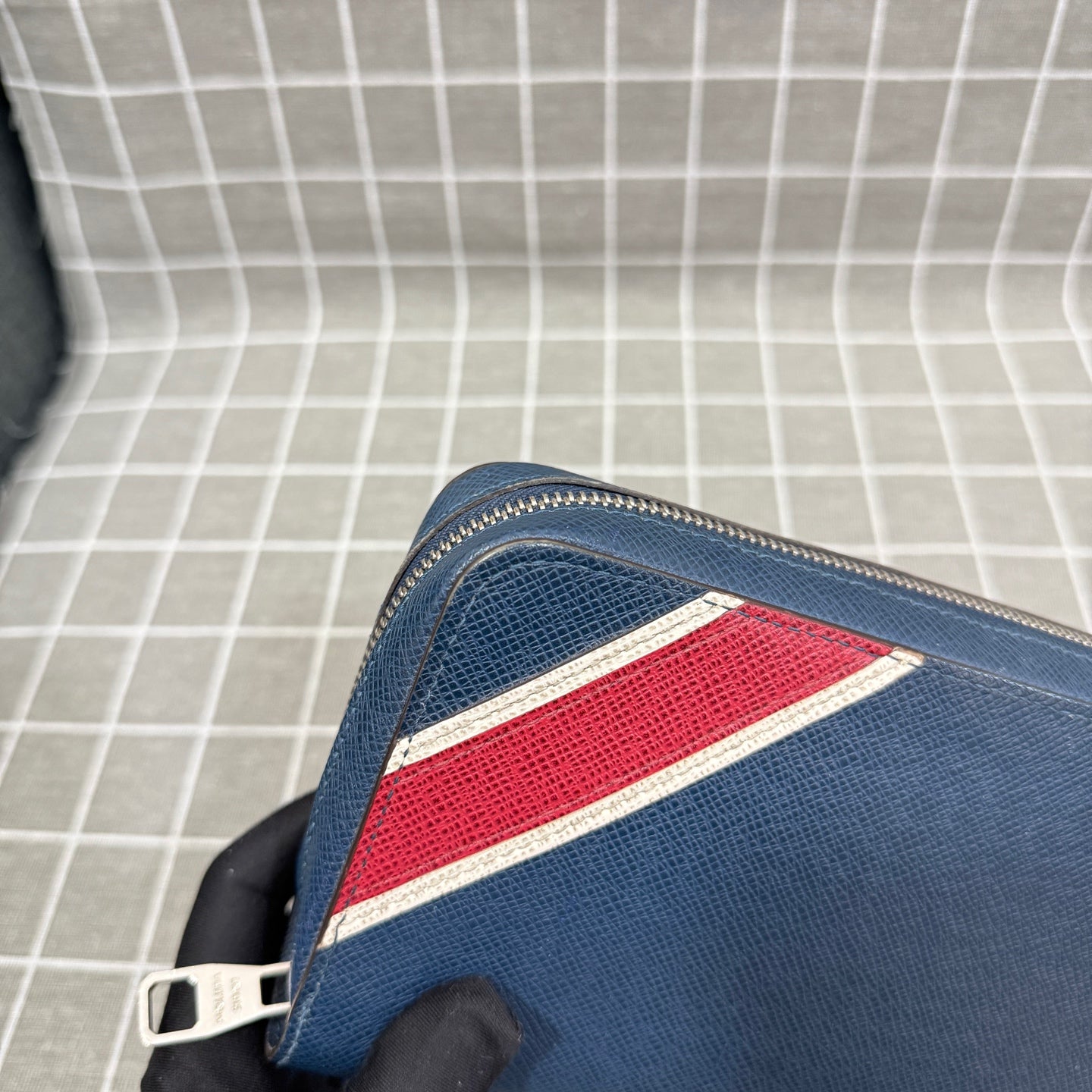 Louis Vuitton M64019