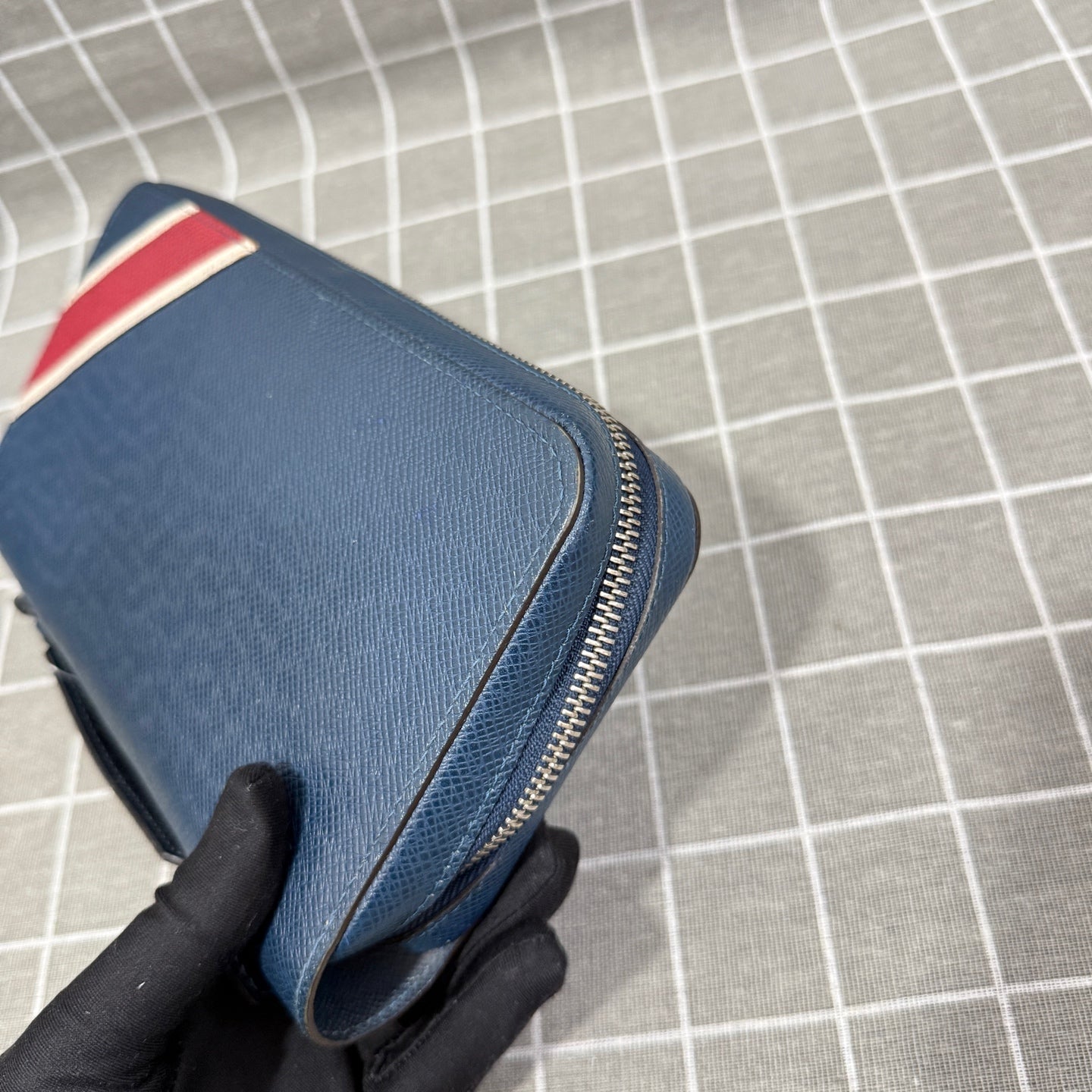Louis Vuitton M64019