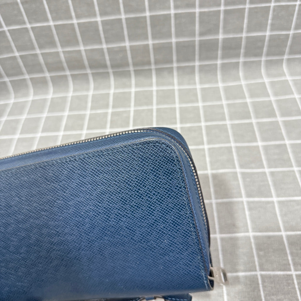 Louis Vuitton M64019