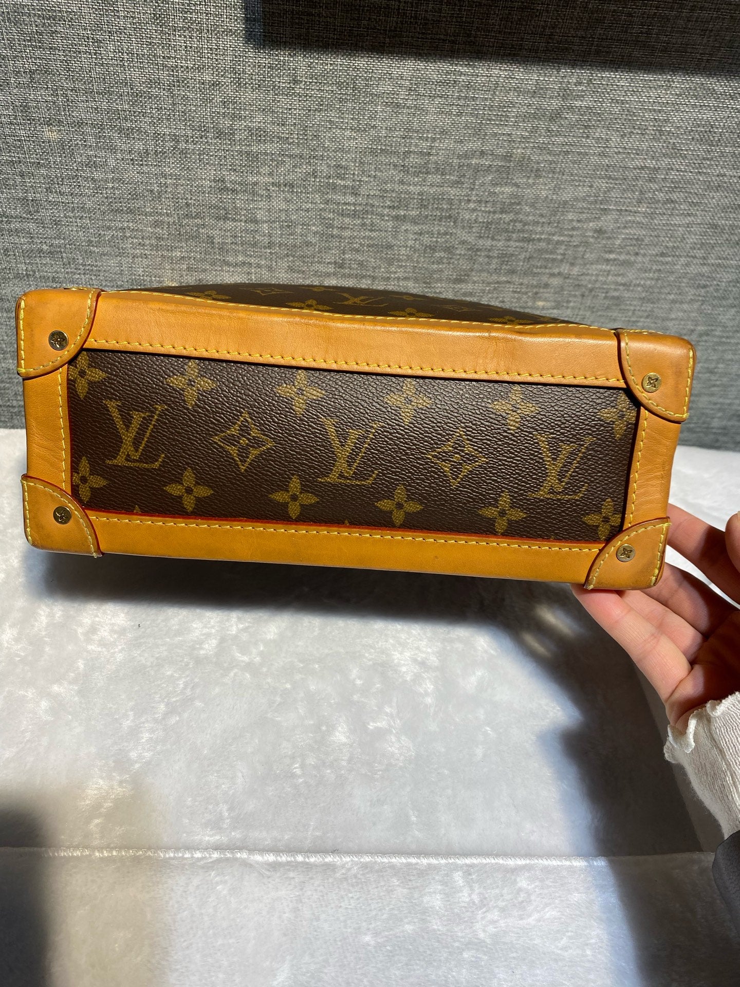 Louis Vuitton M44660