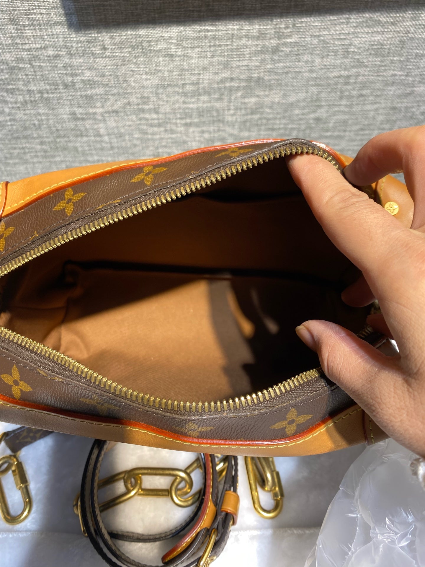 Louis Vuitton M44660
