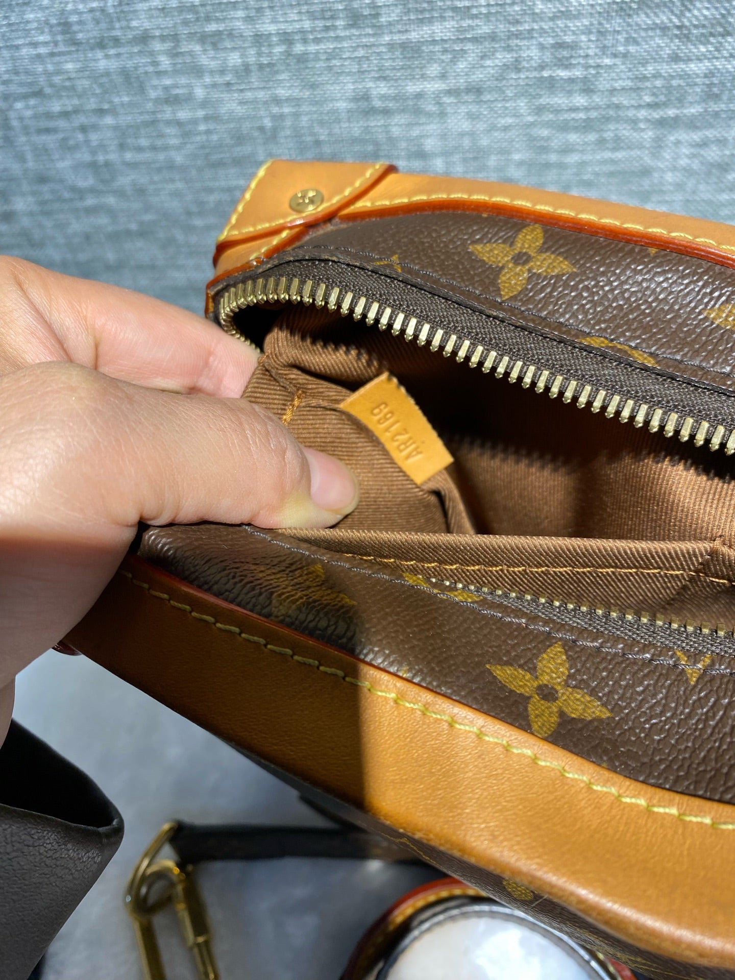 Louis Vuitton M44660
