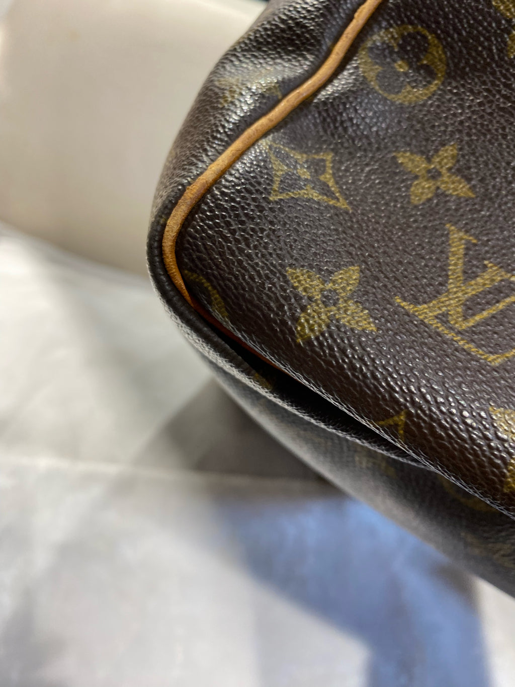 Louis Vuitton M44880