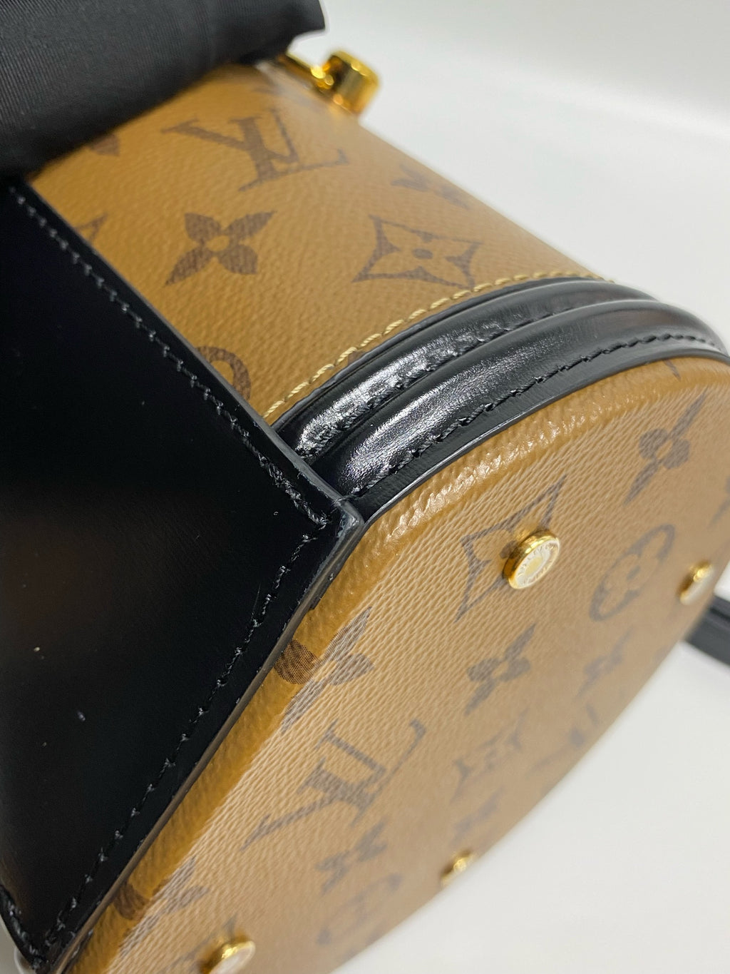 Louis Vuitton Cannes Shoulder Bag M43986