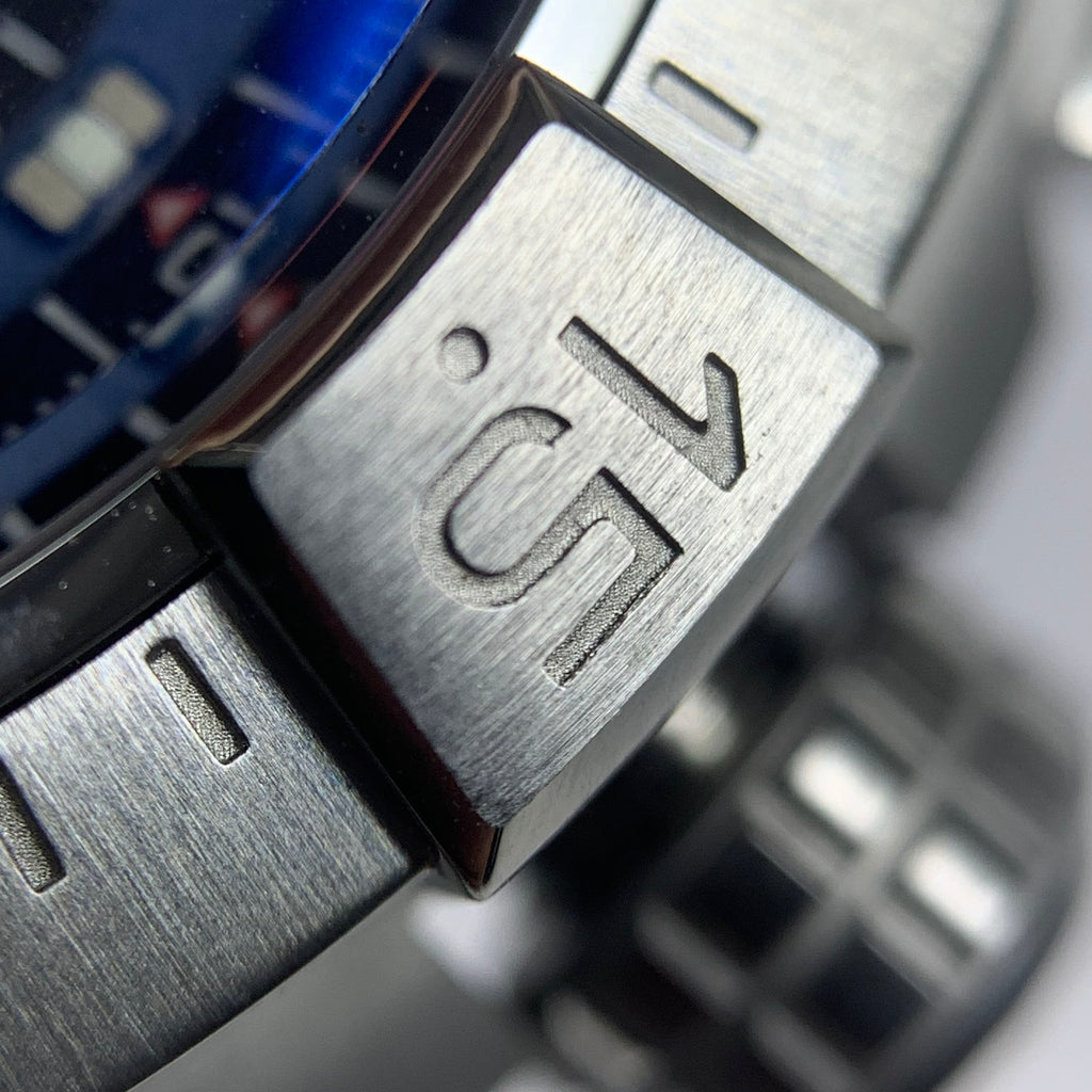 Breitling Avenger B01 Chronograph 42 42 AB0146101C1X1