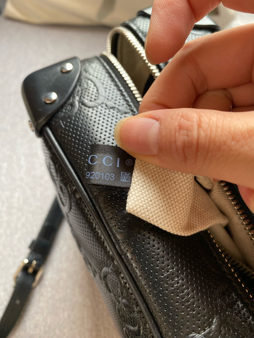 Gucci 626363-1W3DN-1000
