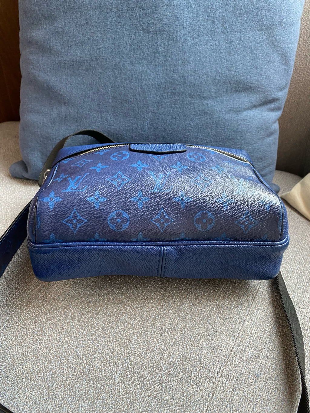 Louis Vuitton Outdoor Leather 29.5x 20.0x 10.5 cm M30242