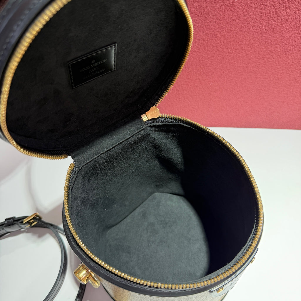 Louis Vuitton Cannes 15 x 17 x 15 centimeters (length x height x width) M43986