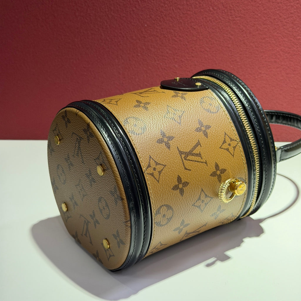 Louis Vuitton Cannes 15 x 17 x 15 centimeters (length x height x width) M43986