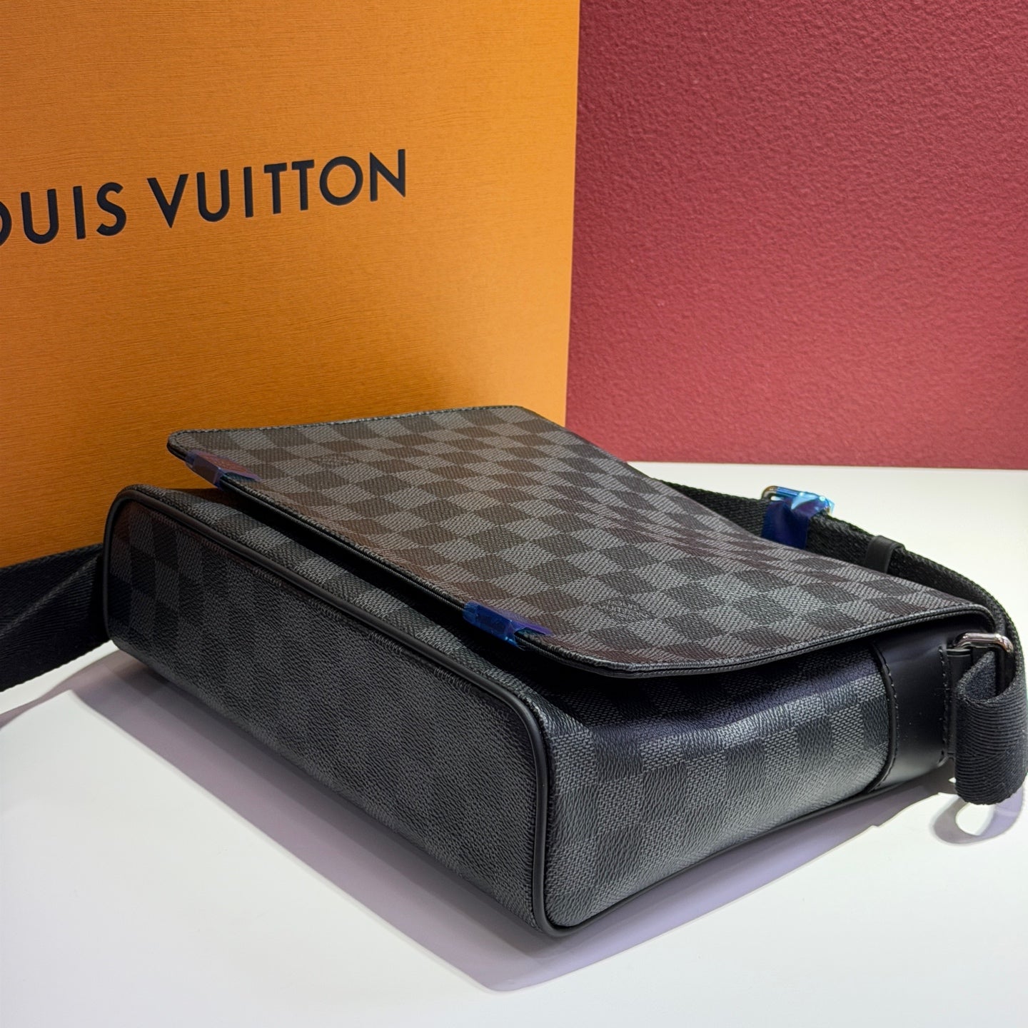 Louis Vuitton Shoulder Bag 25.0x 22.0x 7.0 cm N41028