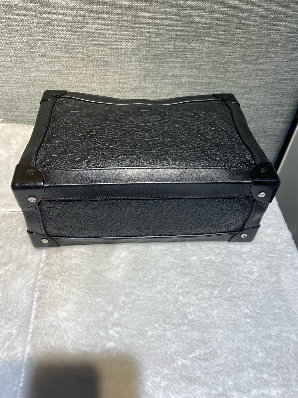 Louis Vuitton Soft Trunk Leather 25 x 18 x 10 M55700