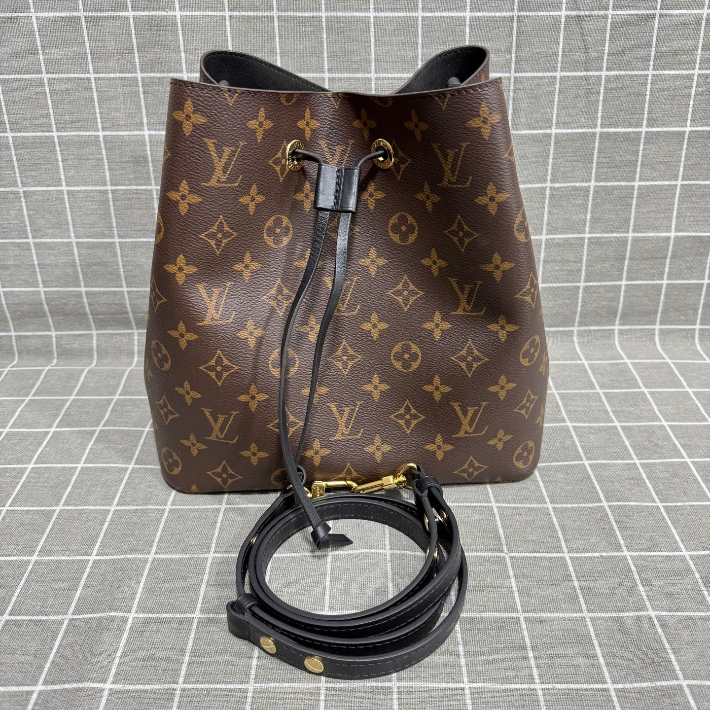 Louis Vuitton Néonoé Canvas Bucket & Drawstring Bag M44020