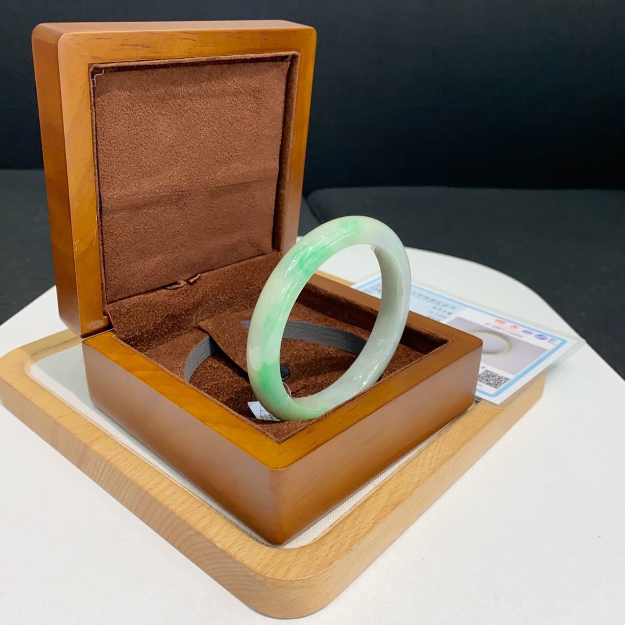翡翠 Bangle