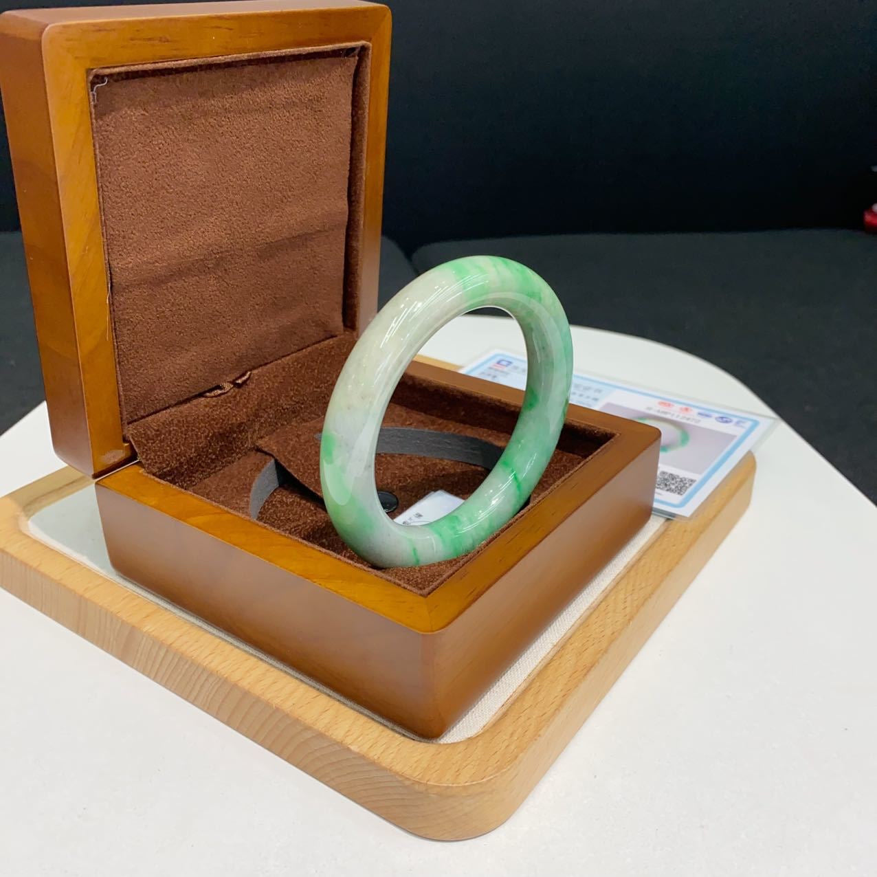 翡翠 Bangle
