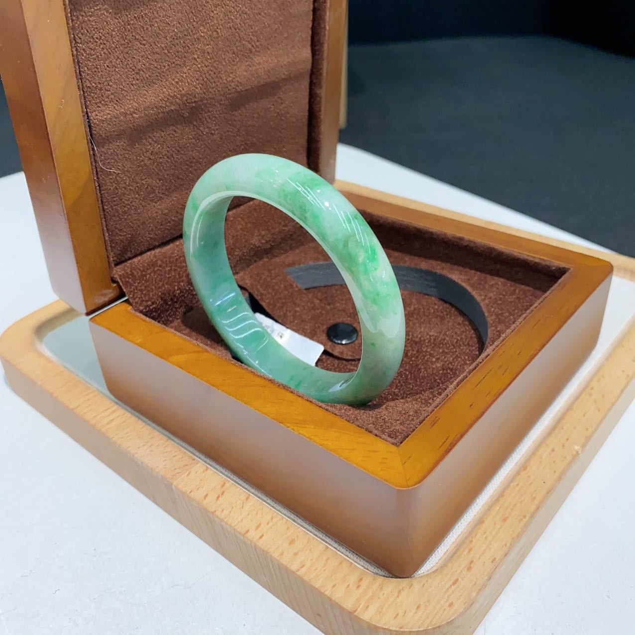 翡翠 Bangle