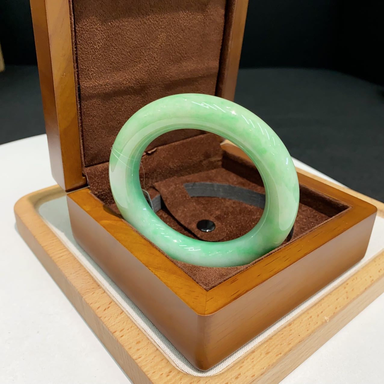 翡翠 Bangle