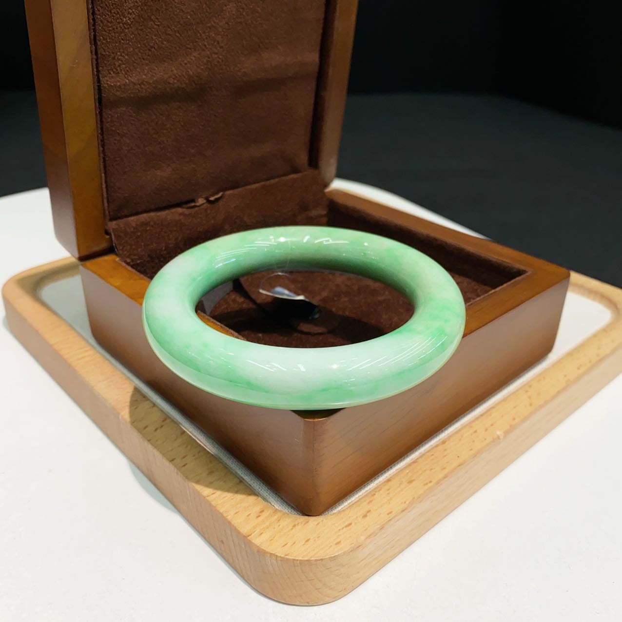 翡翠 Bangle