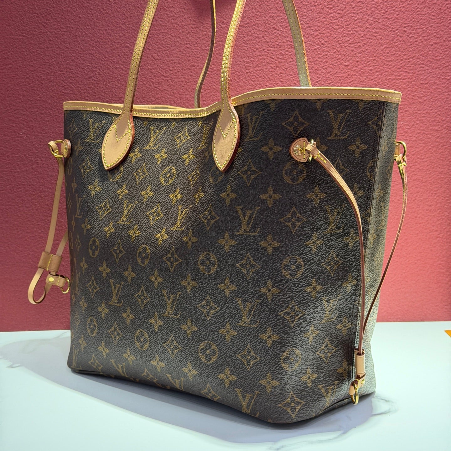Louis Vuitton NEVERFULL medium-sized handbag 31x28x14 M46975