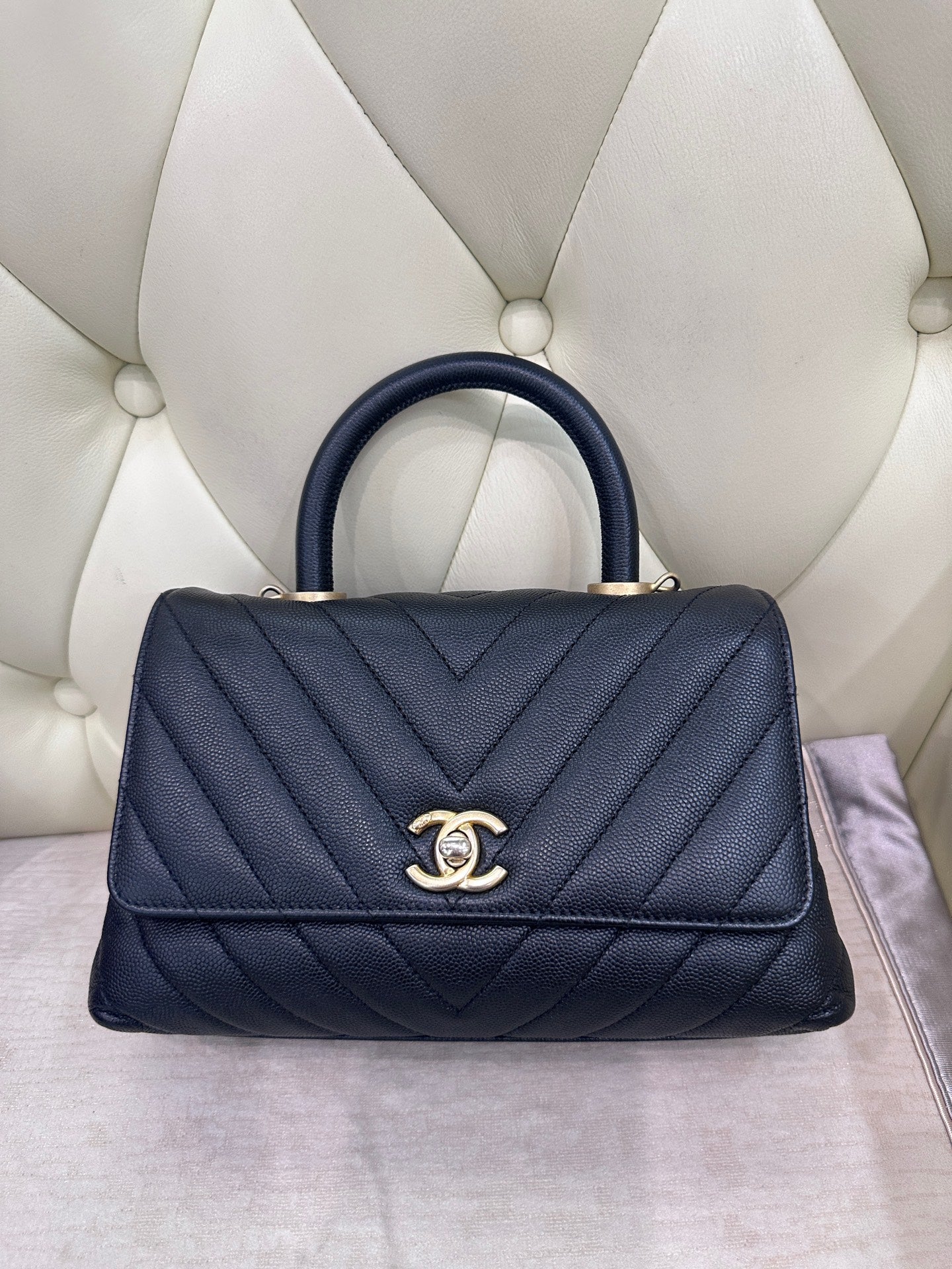 Chanel Messenger bag 24×10×14 A92990-B06818-94305