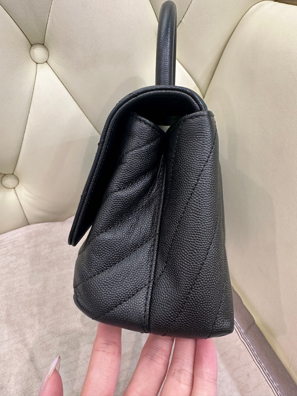 Chanel Messenger bag 24×10×14 A92990-B06818-94305