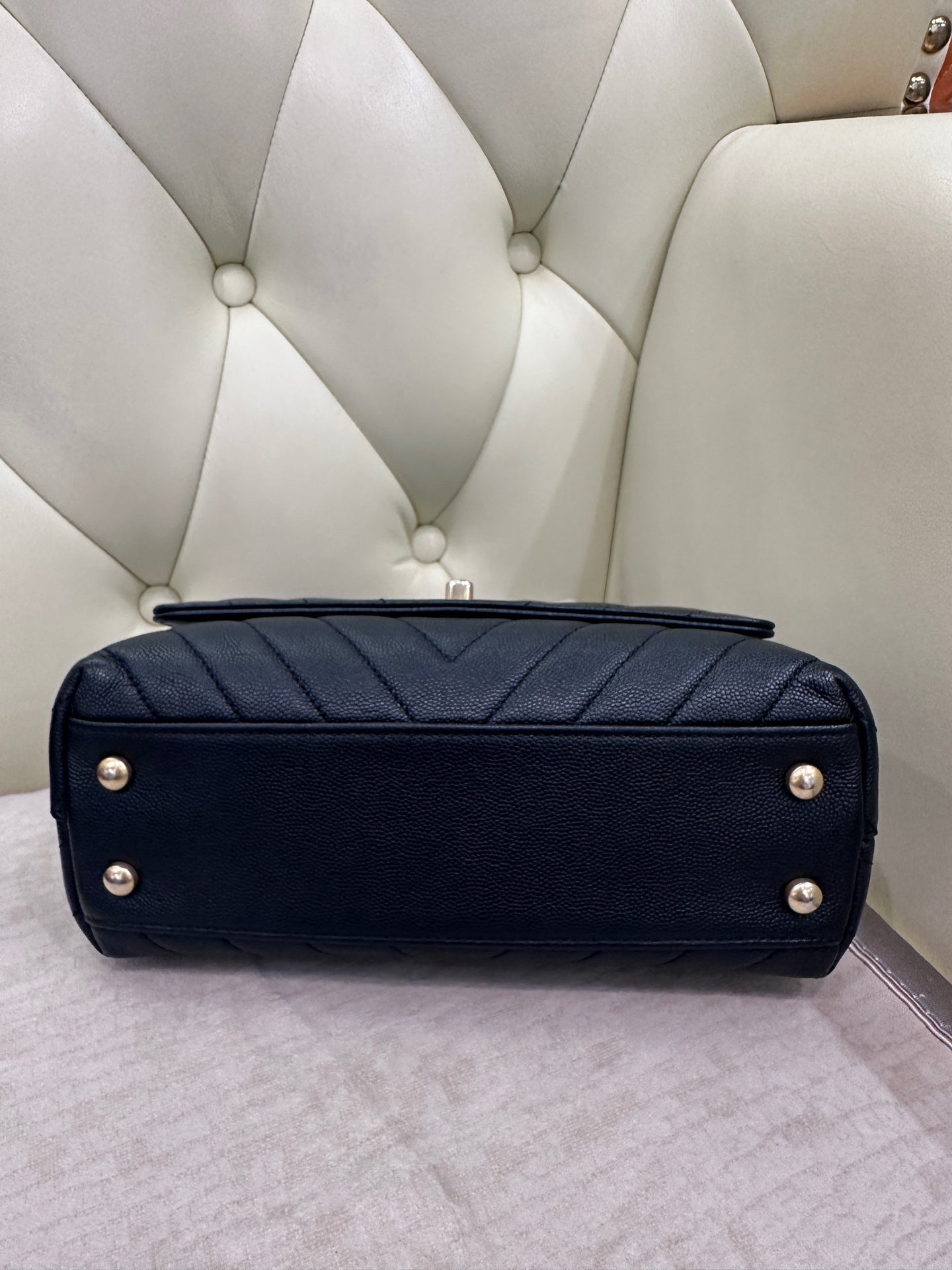 Chanel Messenger bag 24×10×14 A92990-B06818-94305