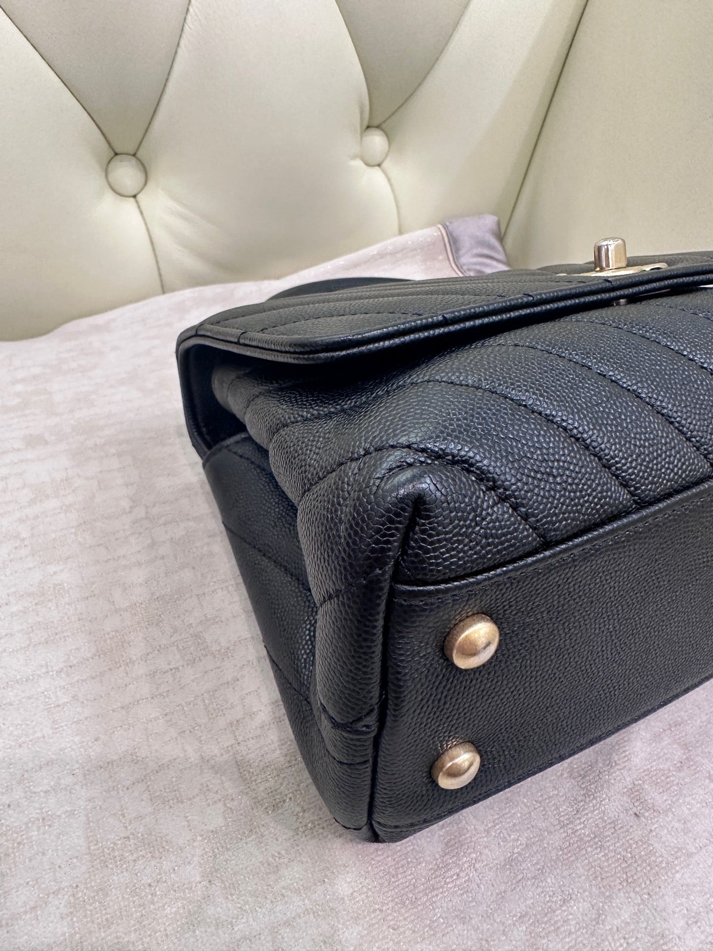 Chanel Messenger bag 24×10×14 A92990-B06818-94305