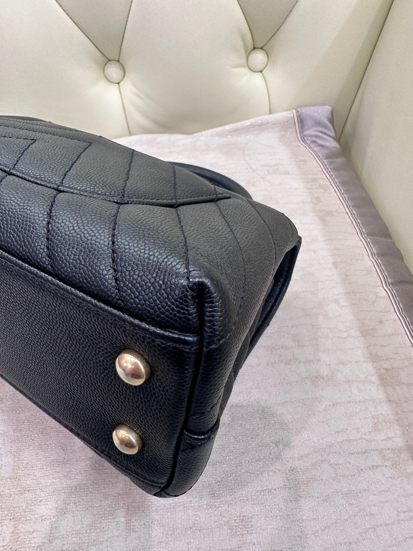 Chanel Messenger bag 24×10×14 A92990-B06818-94305