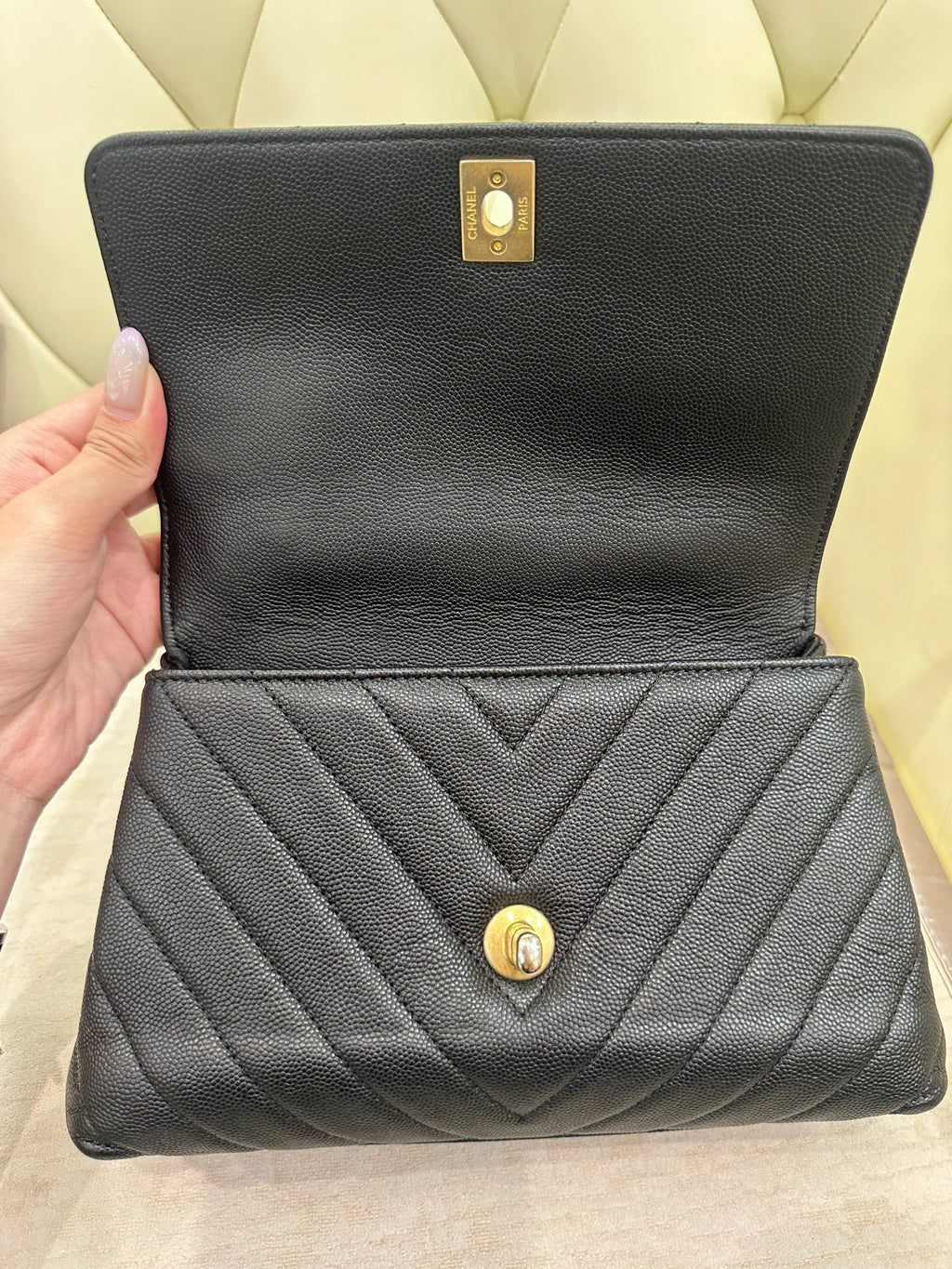 Chanel Messenger bag 24×10×14 A92990-B06818-94305