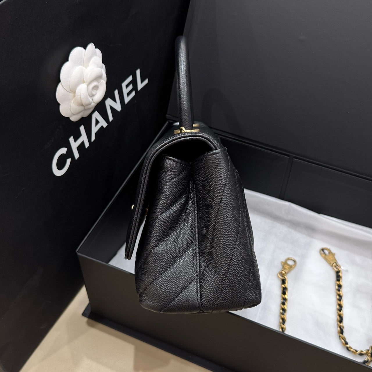 Chanel Messenger bag 24×10×14 A92990-B06818-94305