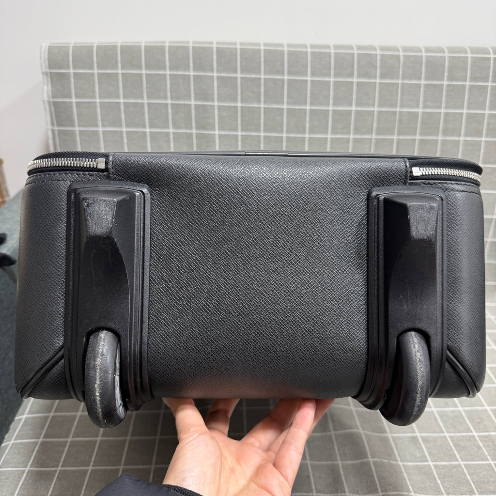Louis Vuitton M32724