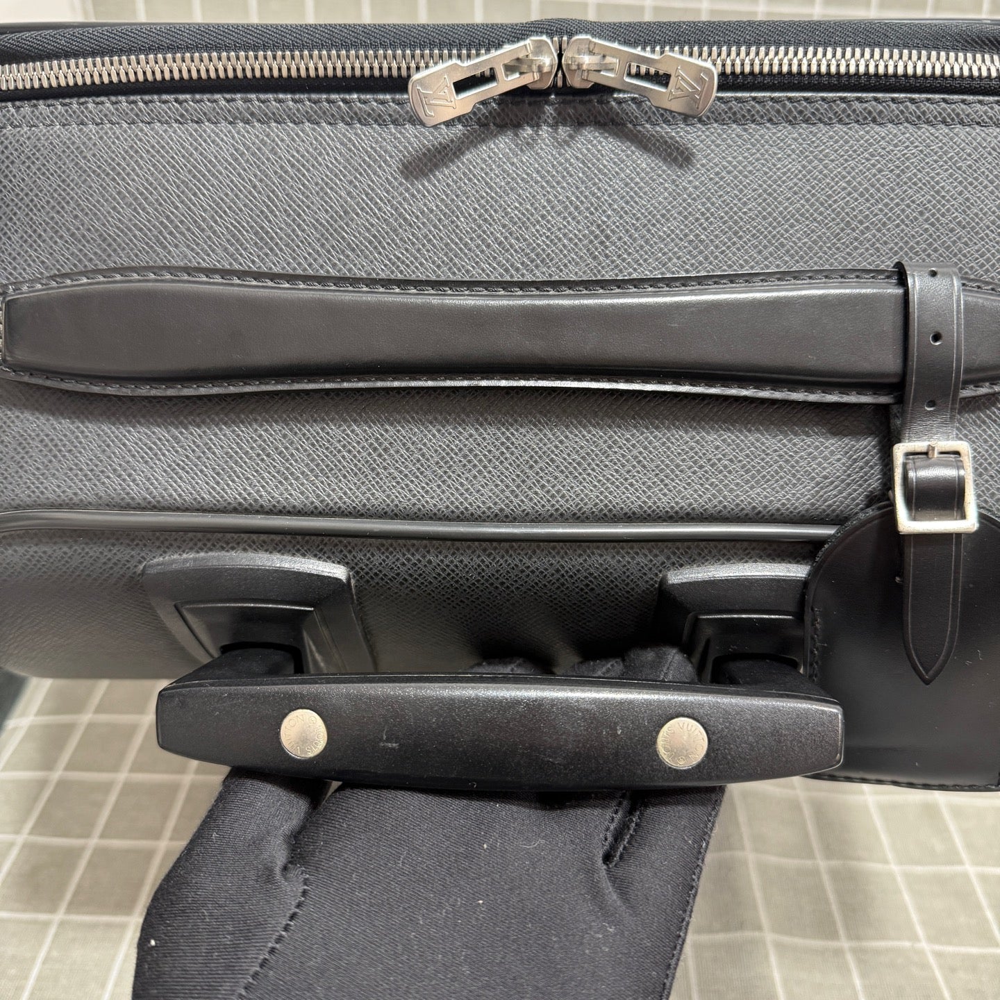 Louis Vuitton M32724