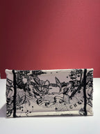 Dior Book Tote White Dimensions: 26.5 x 21 x 14 cm (length x height x width); length from handle top to bag top: 12 cm M1265ZRHZ_M06E